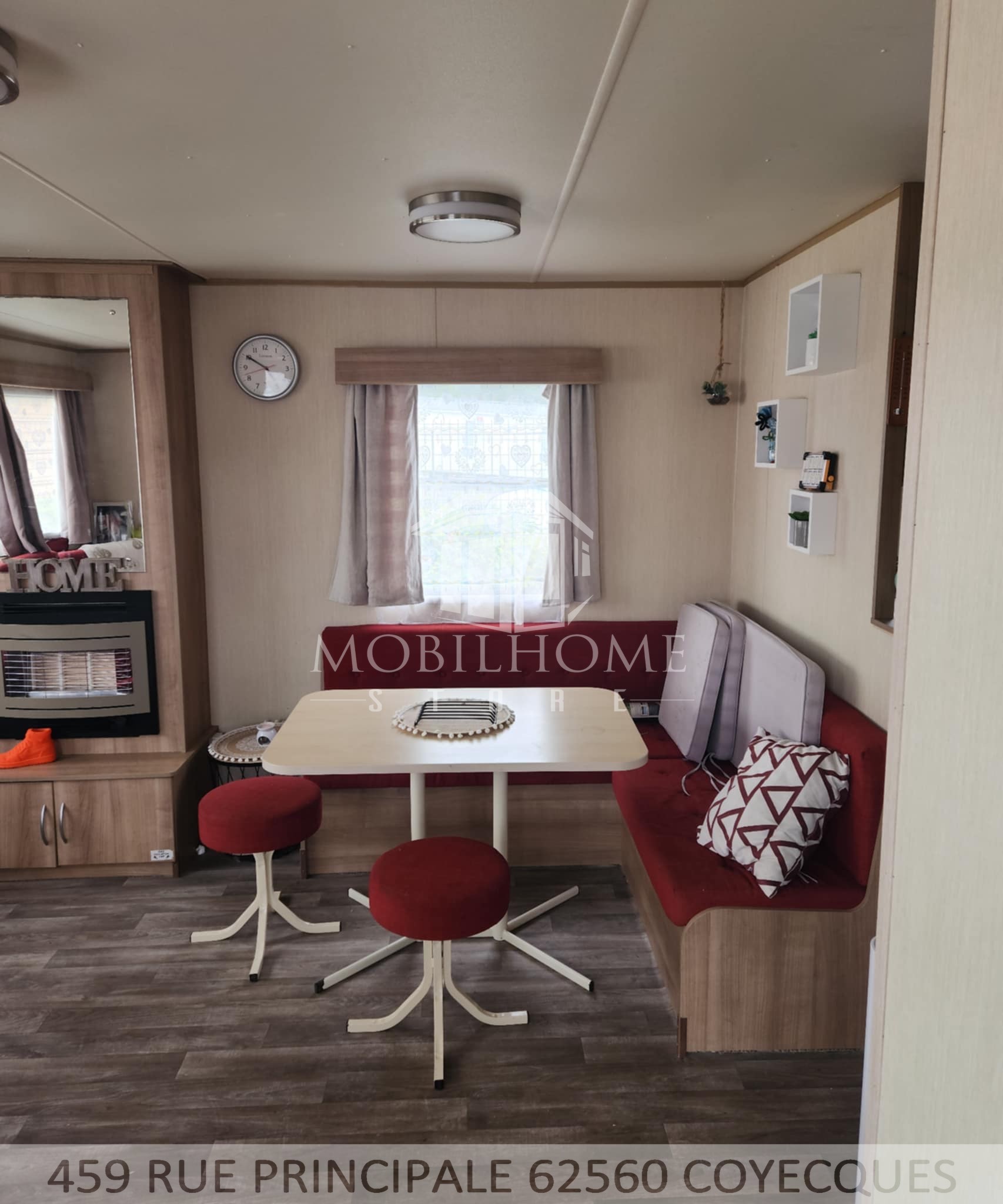 Photo du coin repas du mobil-home ABI TEBAY