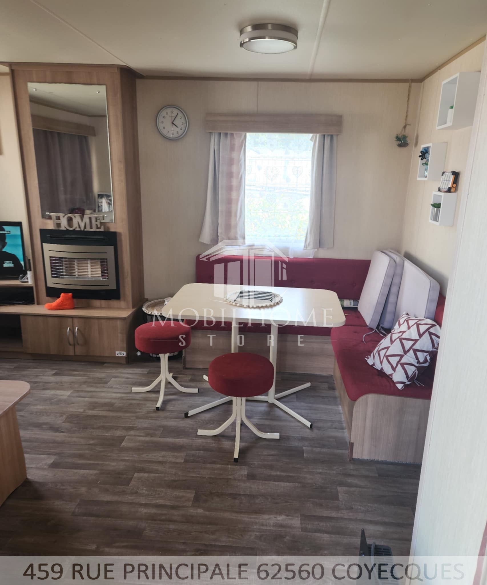 Deuxième photos du coin repas du mobil-home ABI TEBAY