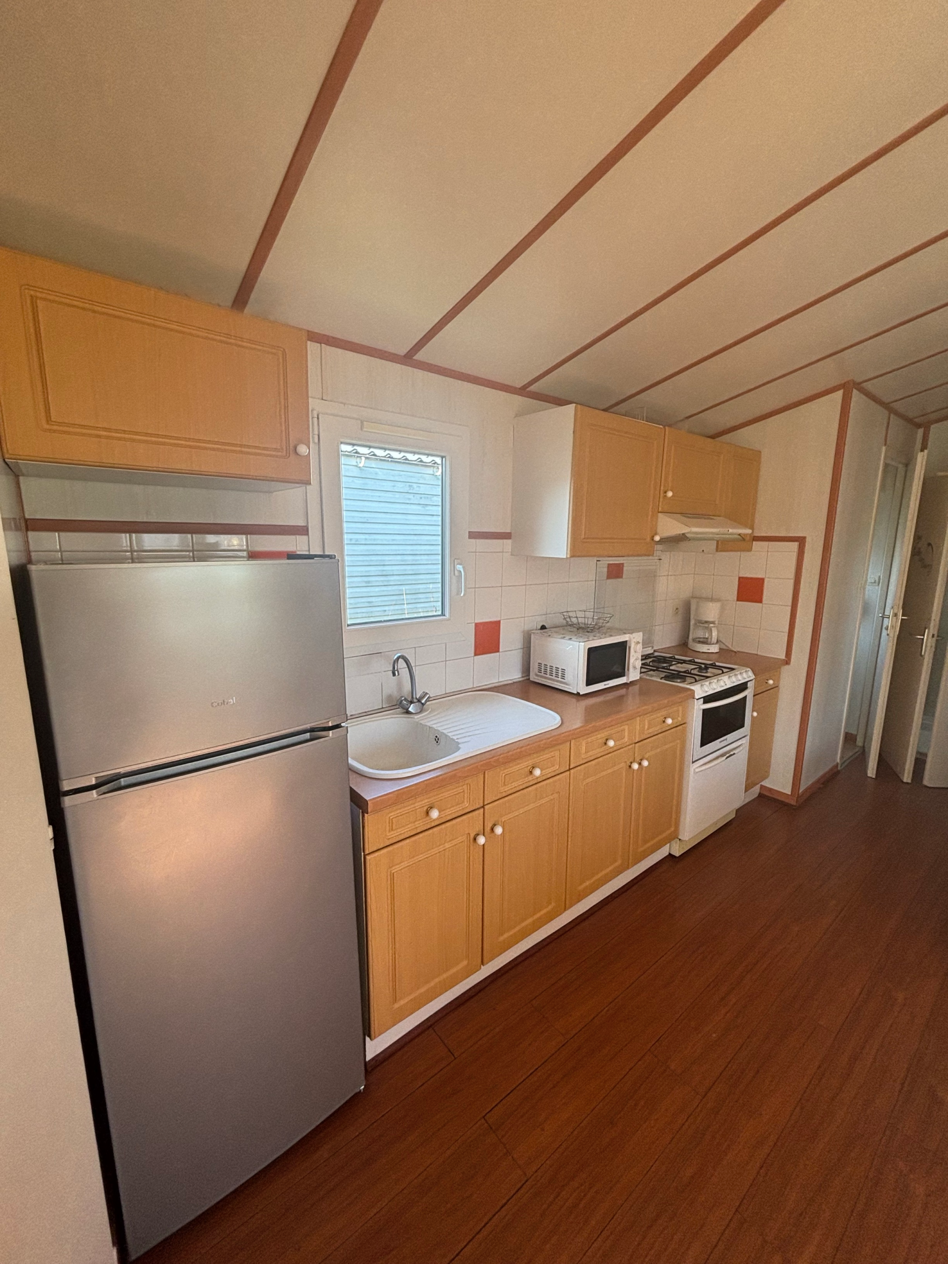Photo de la cuisine du mobil-home Rouge-Gorge