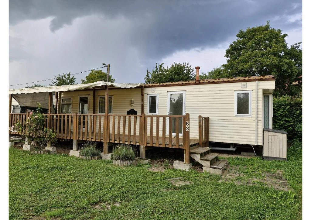 Photo de la devanture du mobil-home Bécasse
