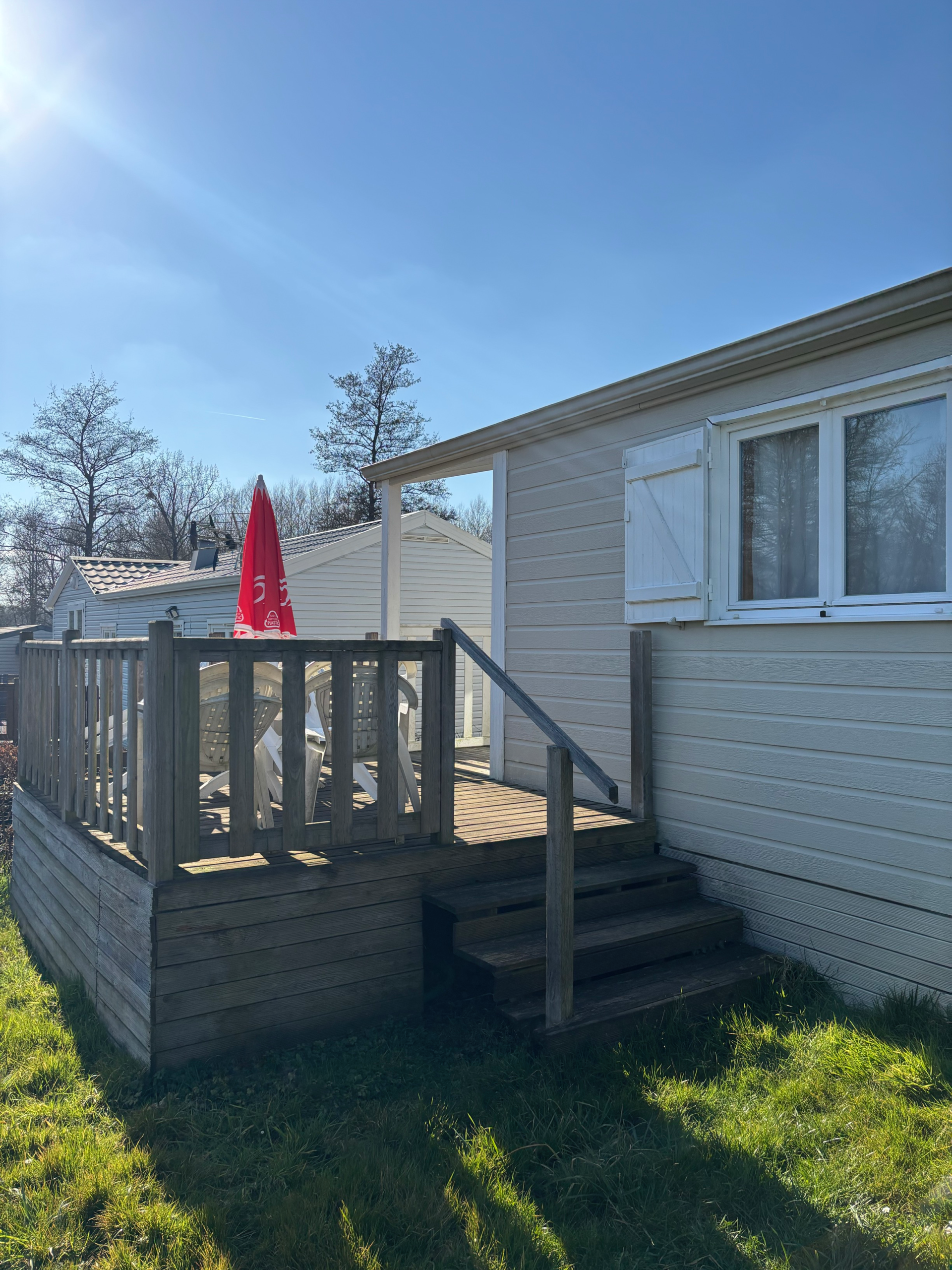 Devanture du mobil-home Rouge-Gorge