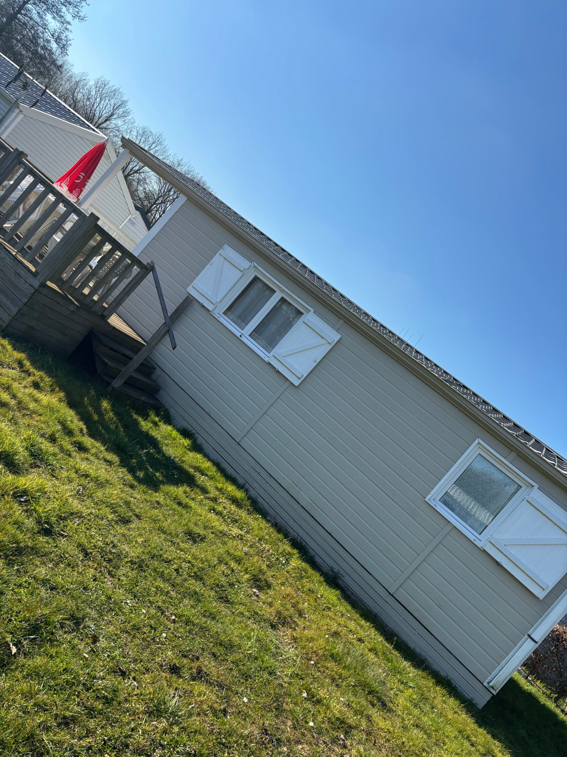 Devanture du mobil-home Rouge-Gorge
