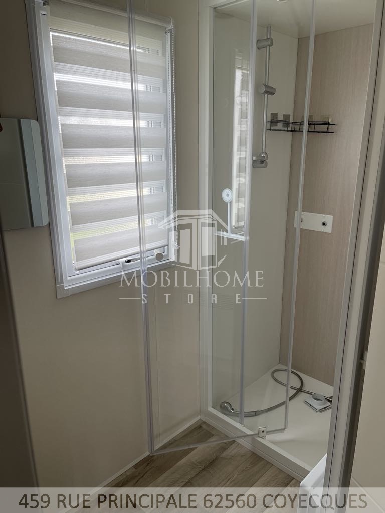 Deuxième photo de la douche de la salle de bain du mobil-home TRIGANO EXPRESSION