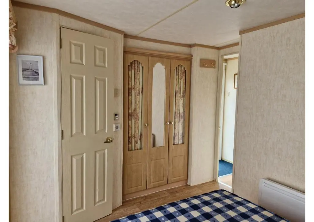Photo de la vue de la chambre parentale du mobil-home Bécasse