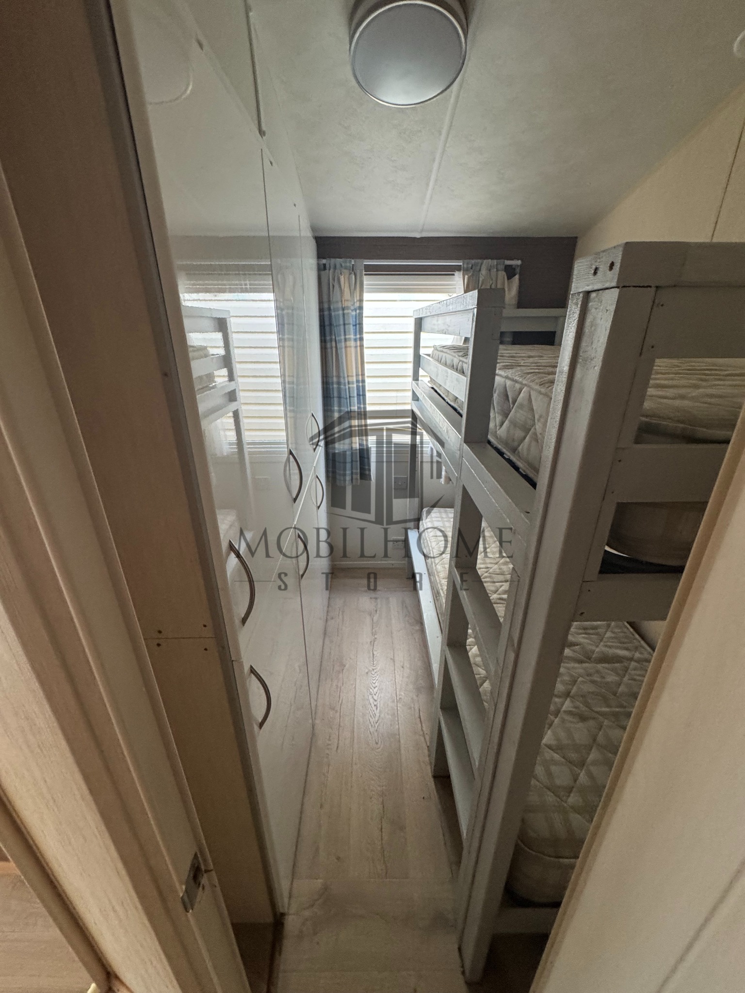 Deuxième chambre avec un lit simple superposé du mobil-home WILLERBY GRANADA XL