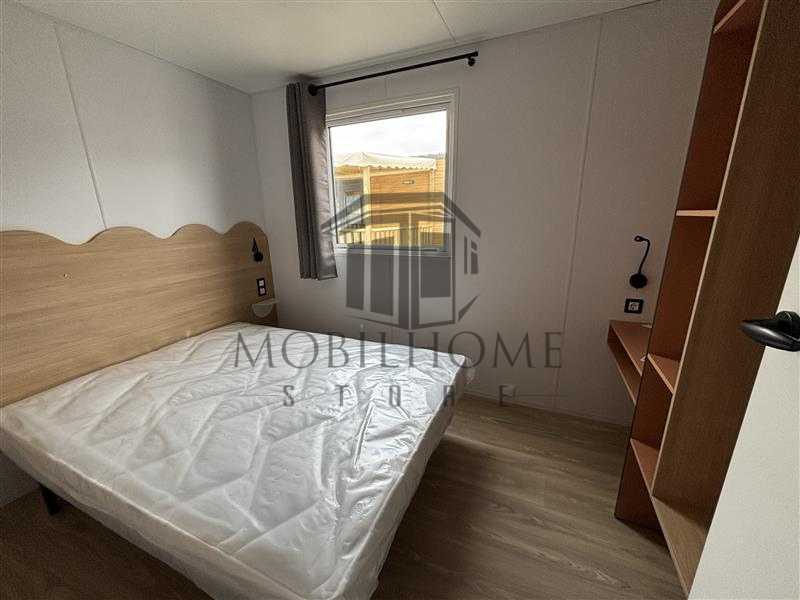 Chambre parentale avec un lit double du mobil-home LOUISIANE GRAND LARGE 2