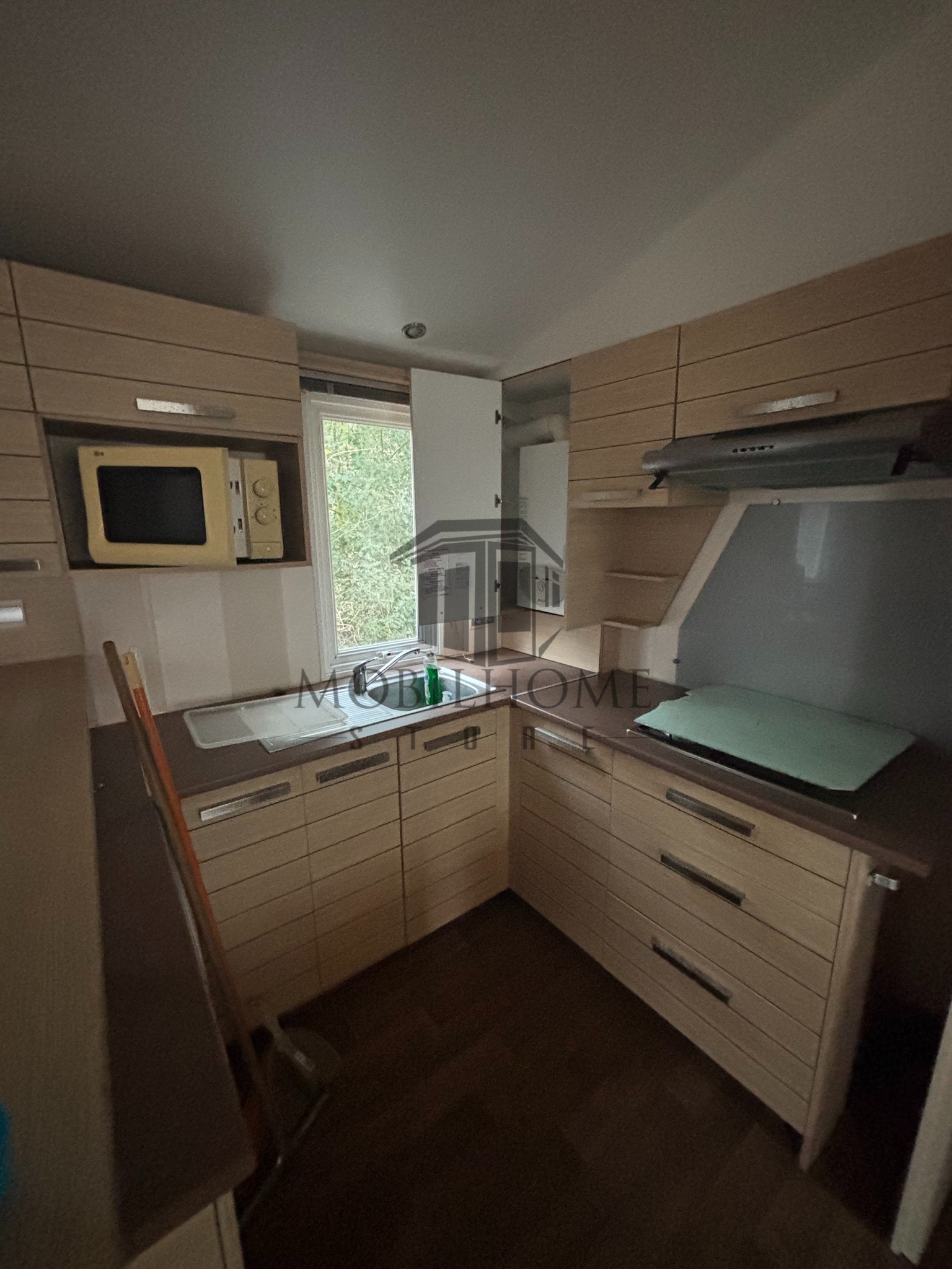 Cuisine équipe du mobil-home IRM SUPER CELINA CONFORT AVANE sur emplacement au camping de La Tentation