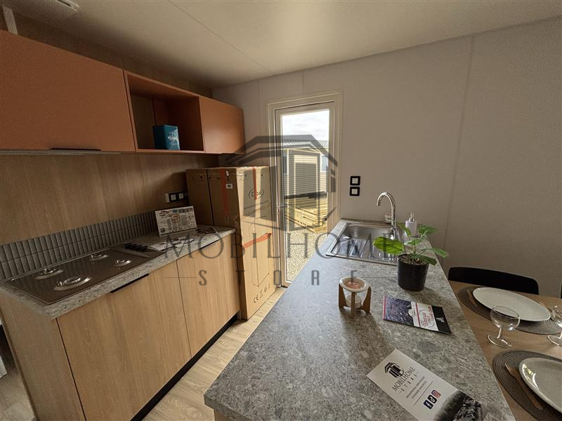 Cuisine équipée du mobil-home LOUISIANE CARAÏBES