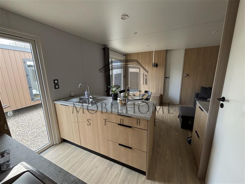 Cuisine équipée du mobil-home LOUISIANE CARAÏBES