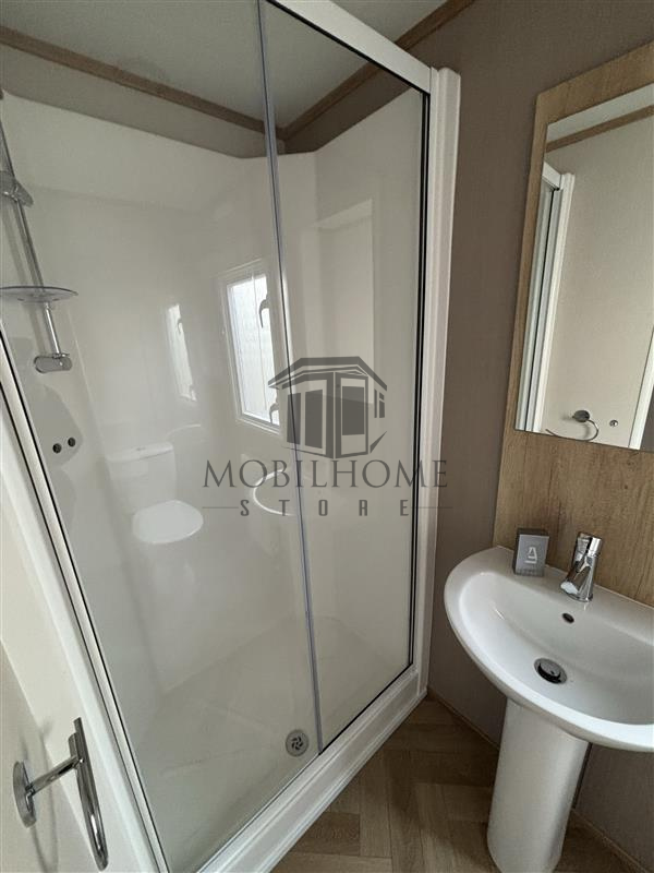 Salle d'eau avec douche du mobil-home CARNABY BREAKAWAY