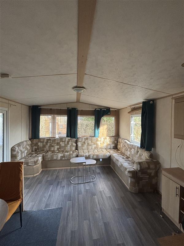 Salon du mobil-home ABY sur emplacement au camping de La Tentation