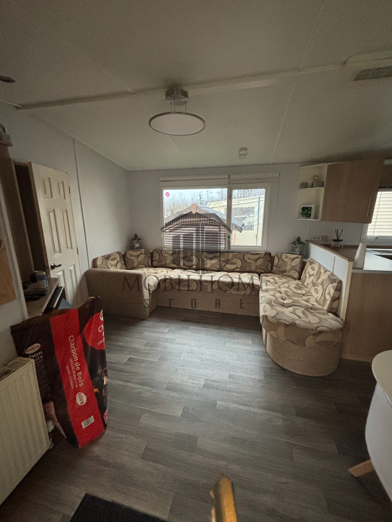 Salon du mobil-home SILVERDALE SUPER CL sur emplacement au camping de La Tentation