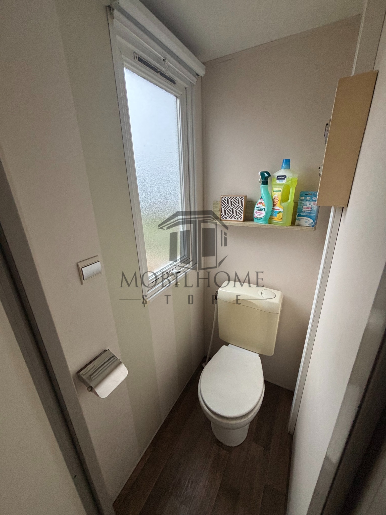 Toilette du mobil-home IRM SUPER CELINA CONFORT AVANE sur emplacement au camping de La Tentation