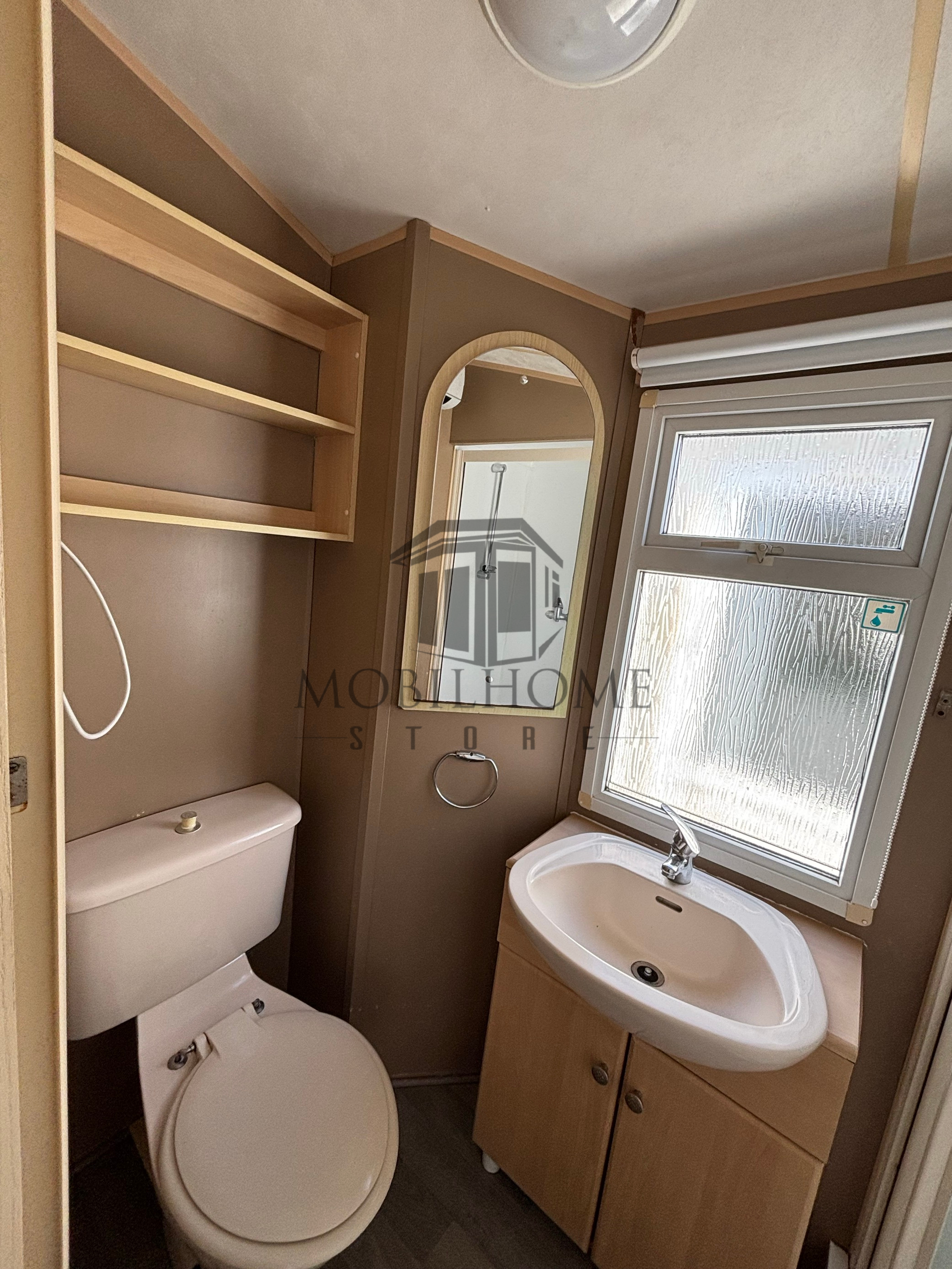 Toilette dans la salle d'eau du mobil-home Willerby