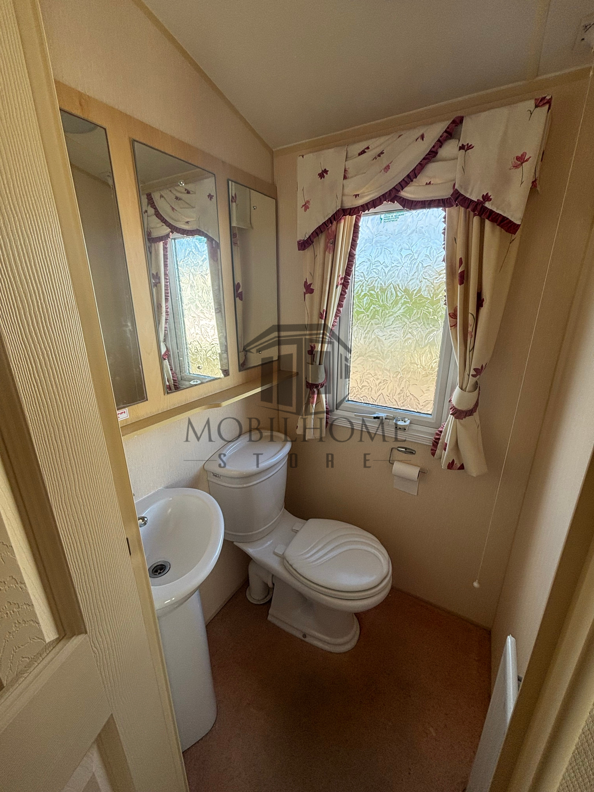 Premier toilette du mobil-home Willerby Winchester