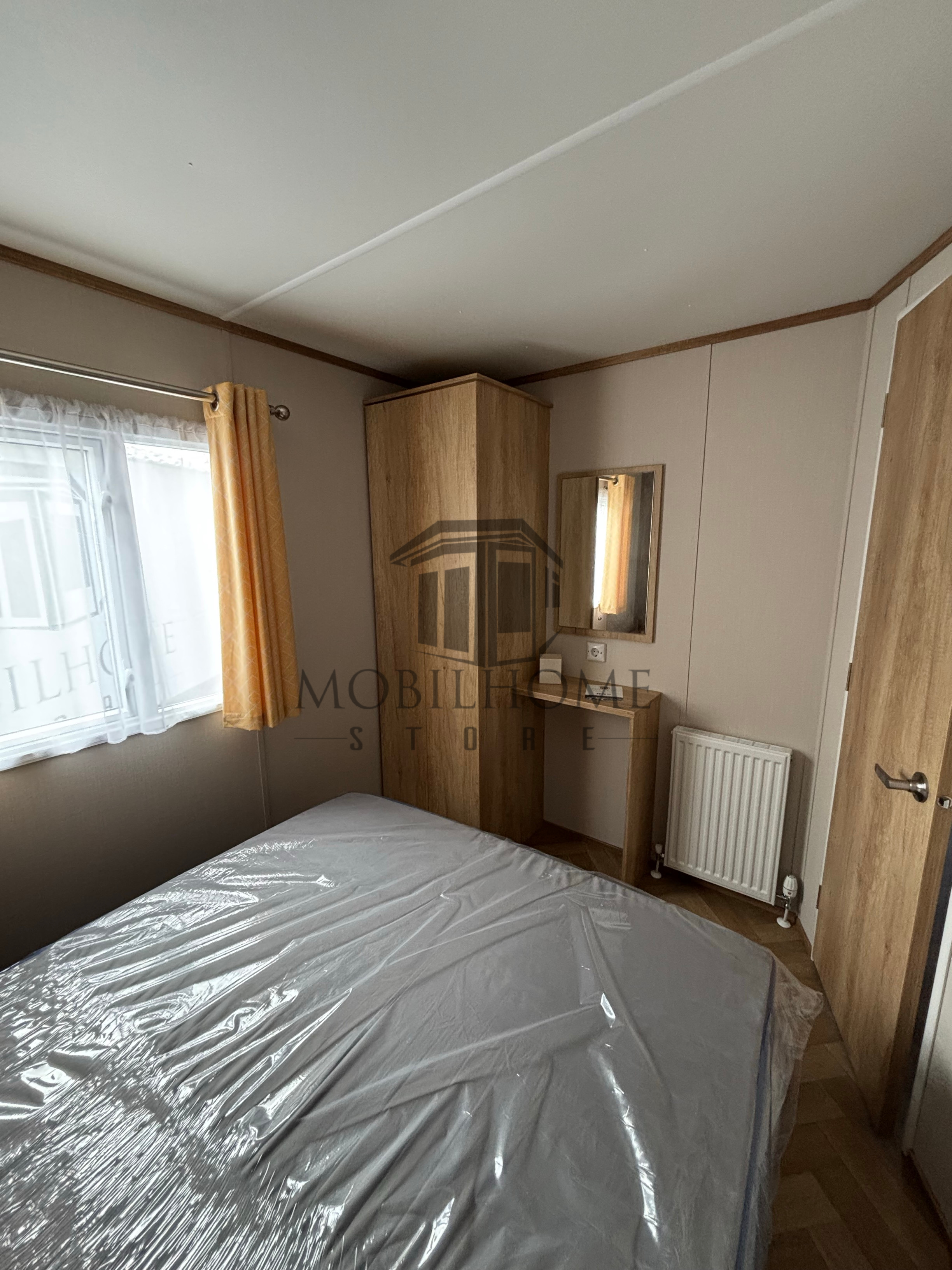 Vue de la chambre parentale du mobil-home CARNABY BREAKAWAY