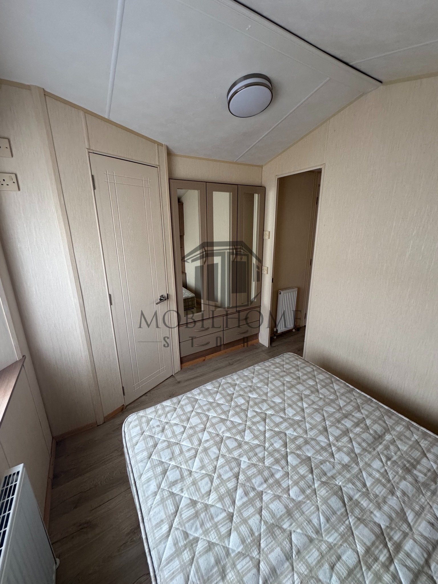 Vue de la chambre parentale du mobil-home WILLERBY GRANADA XL