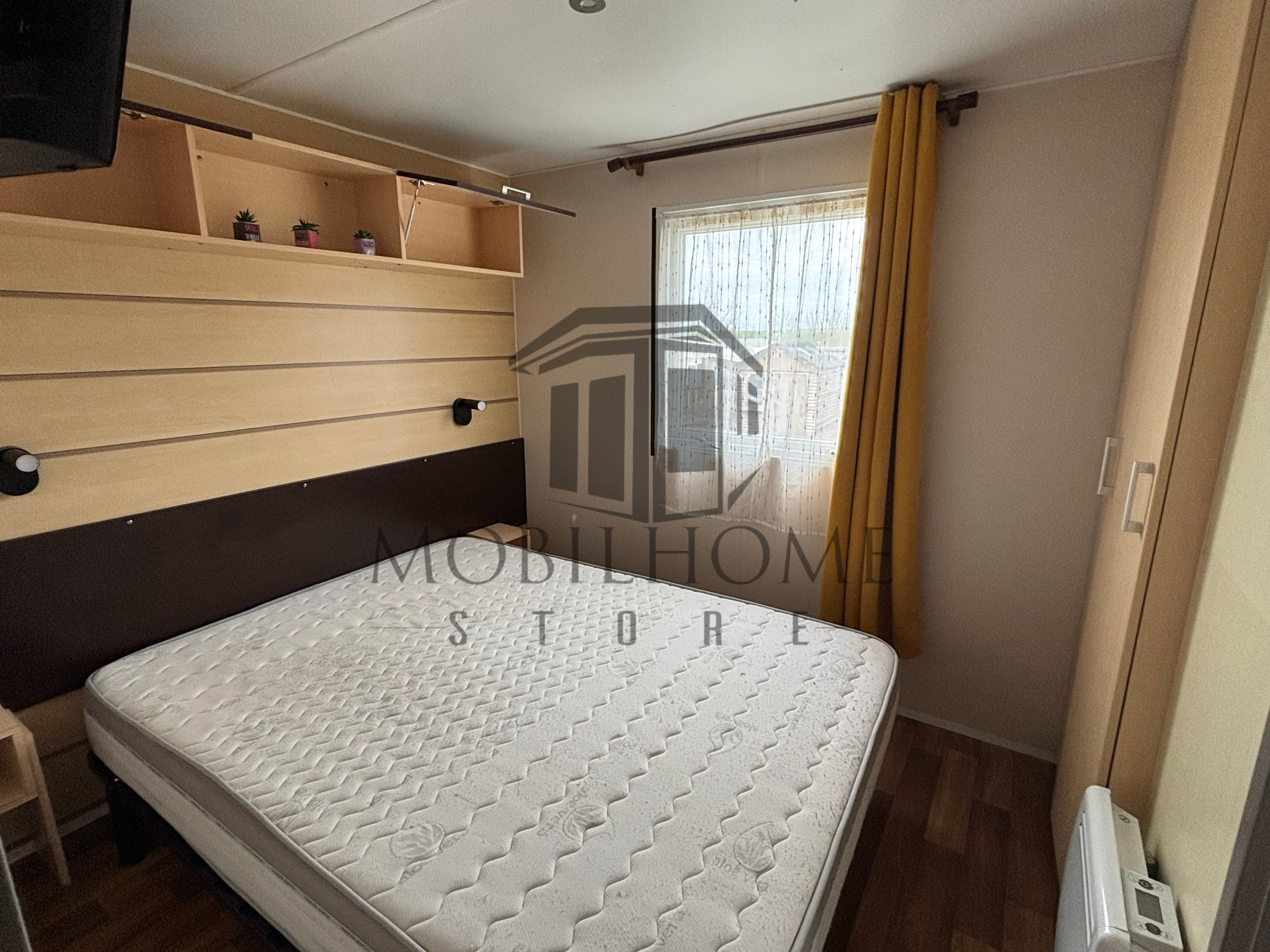 Chambre parentale du mobil-home P146