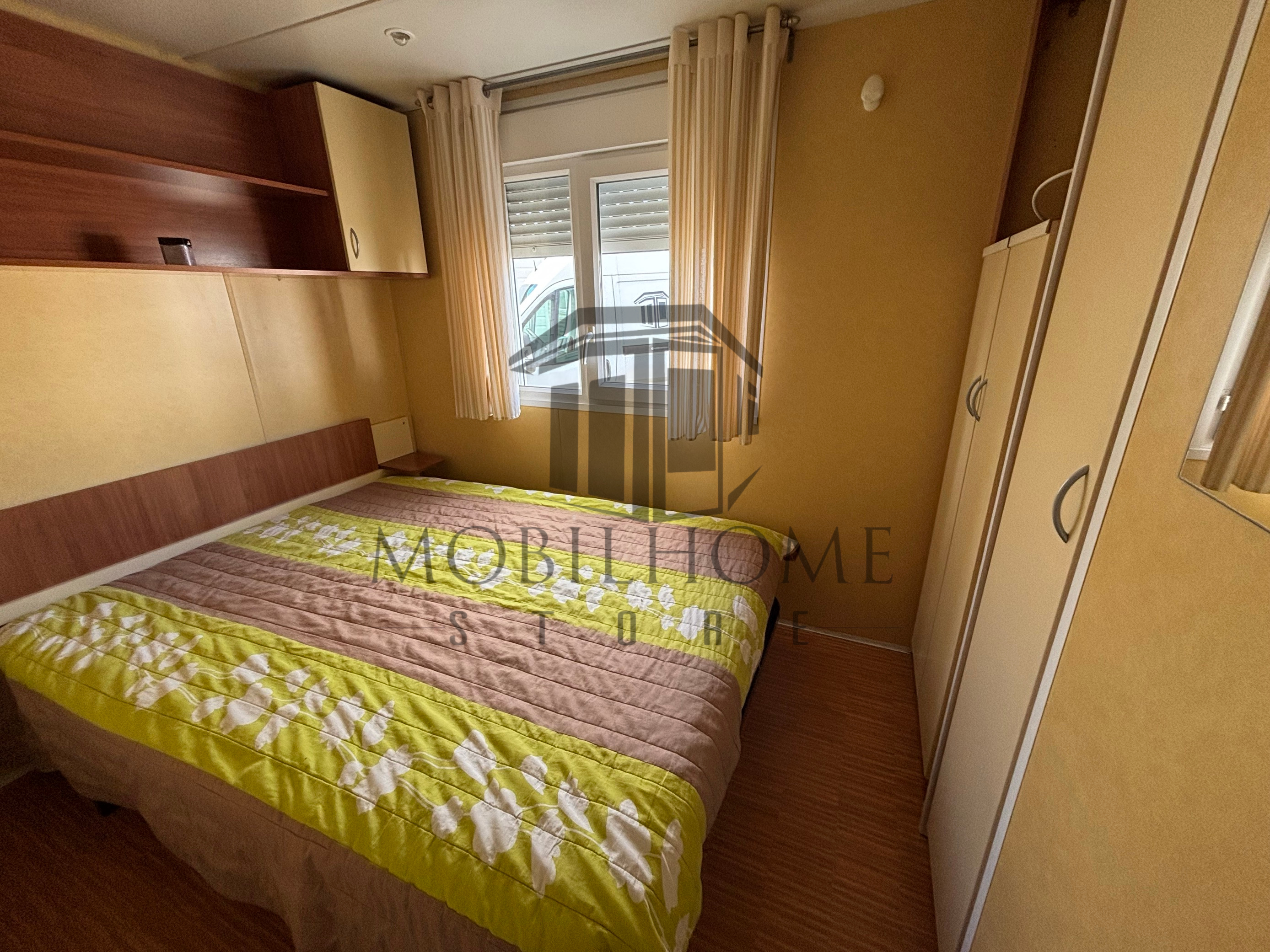 Chambre parentale du mobil-home SUN ROLLER