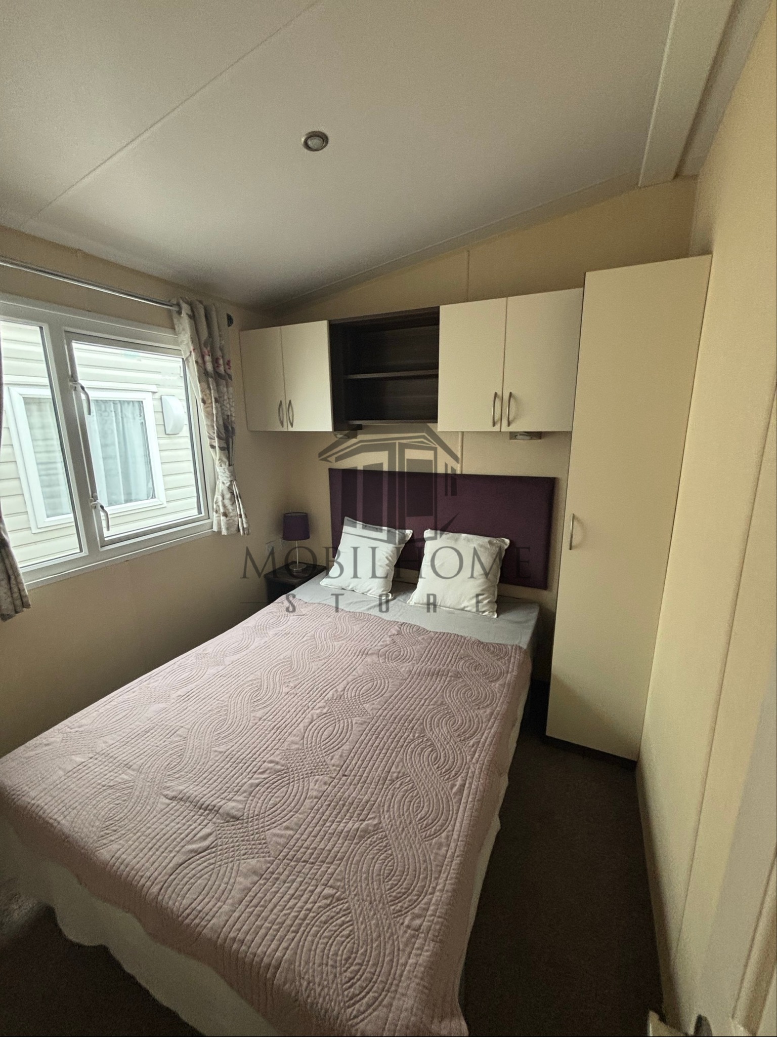 Chambre parentale du mobil-home REGAL VILLA