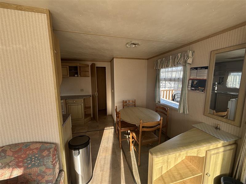 Coin repas du mobil-home BERNACHE