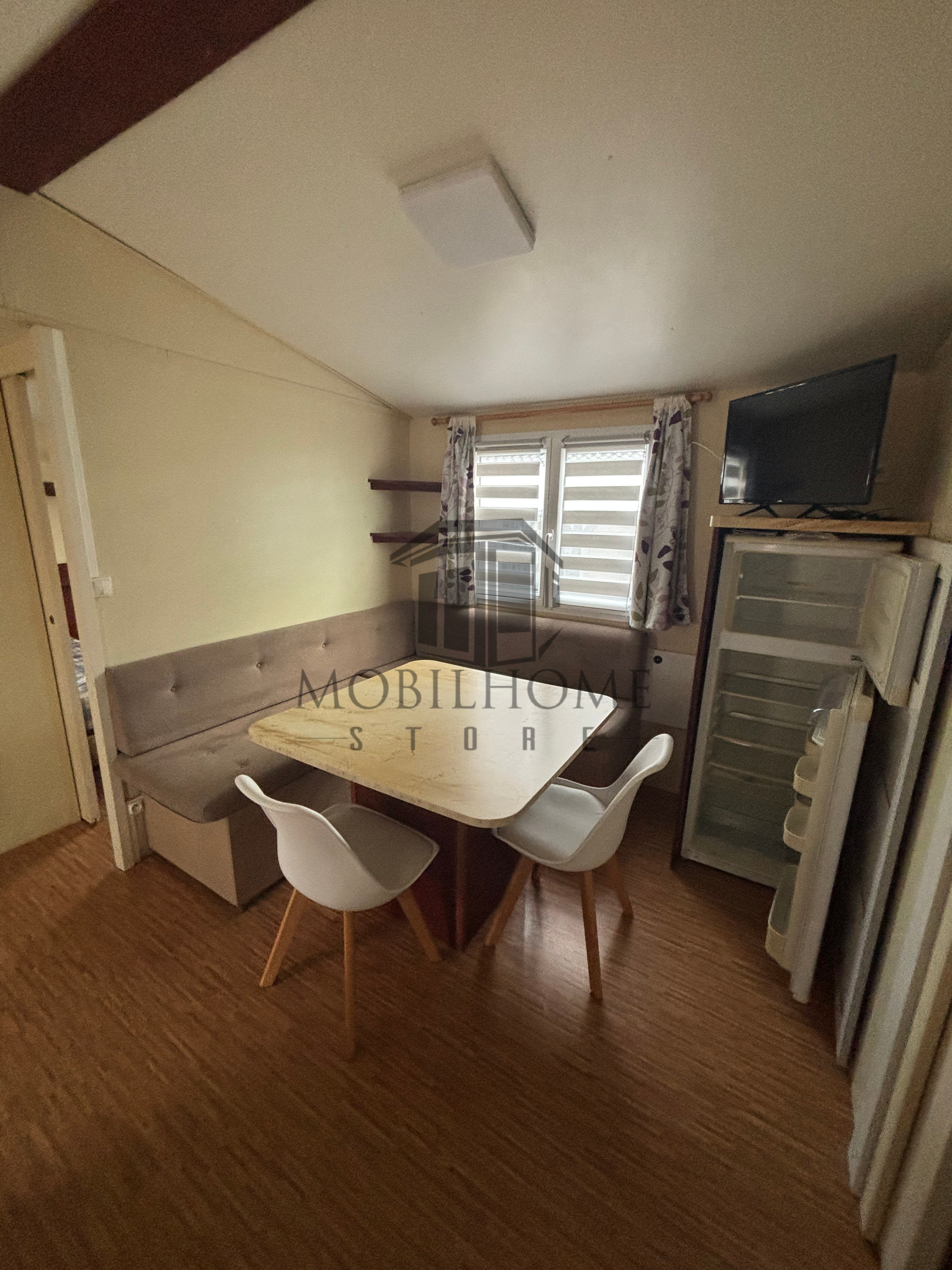 Coin repas du mobil-home P31