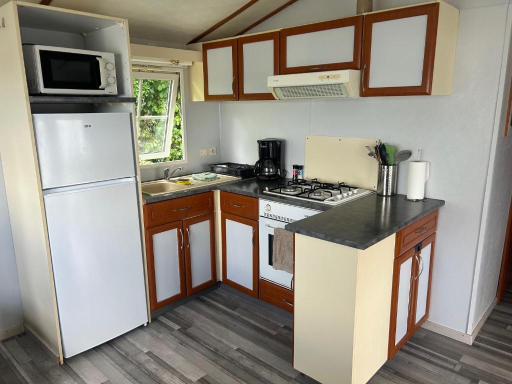 Cuisine équipée du mobil-home Brocolis