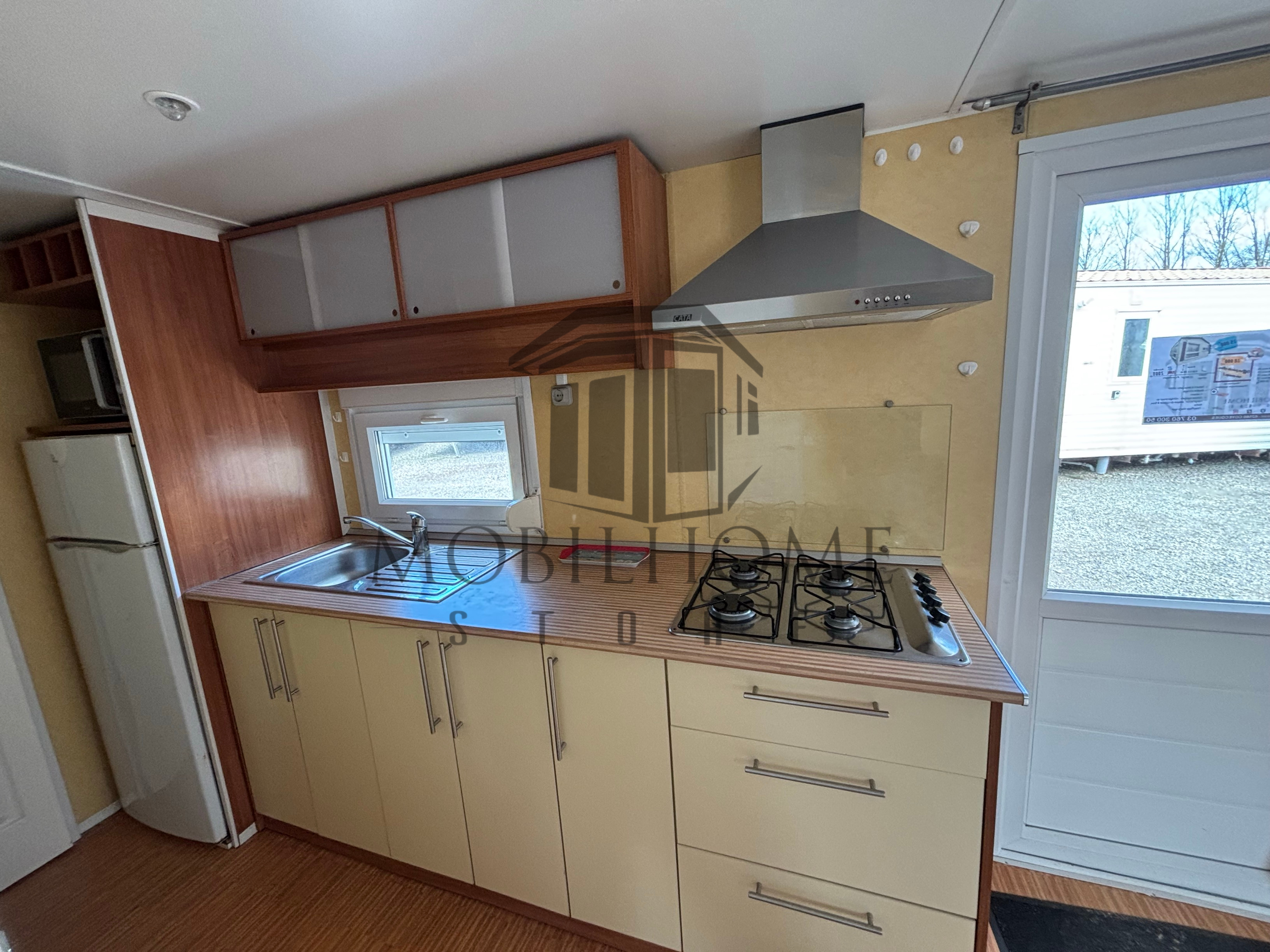 Cuisine équipée du mobil-home SUN ROLLER