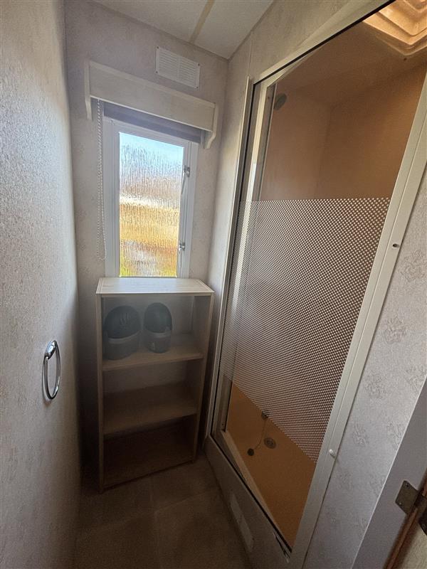 Salle d'eau avec douche du mobil-home BERNACHE