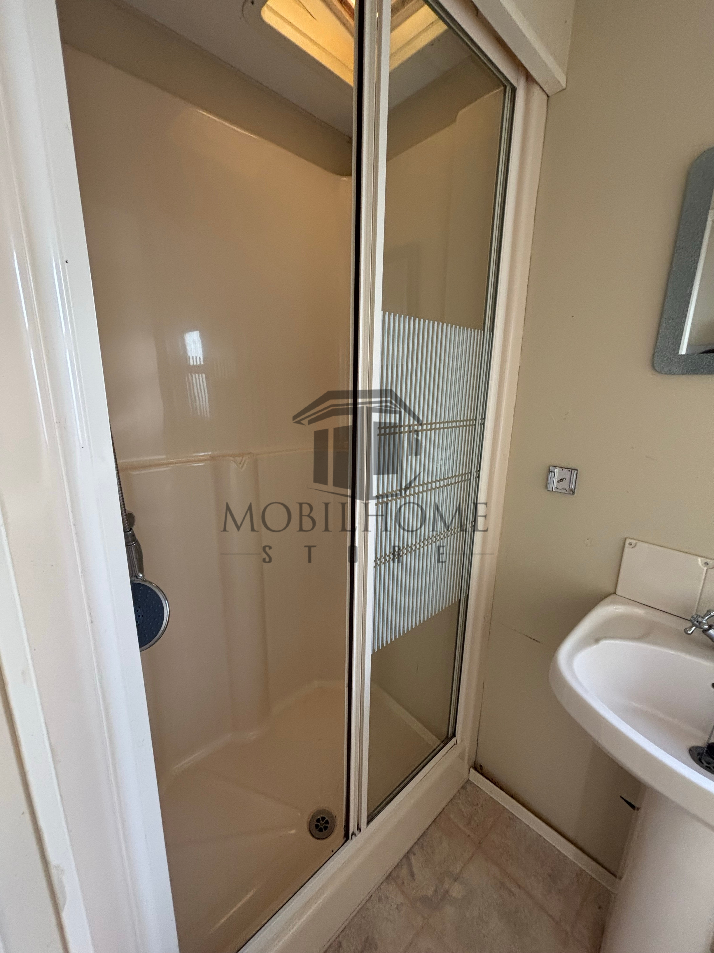 Salle d'eau du mobil-home COSALT SANDHURST