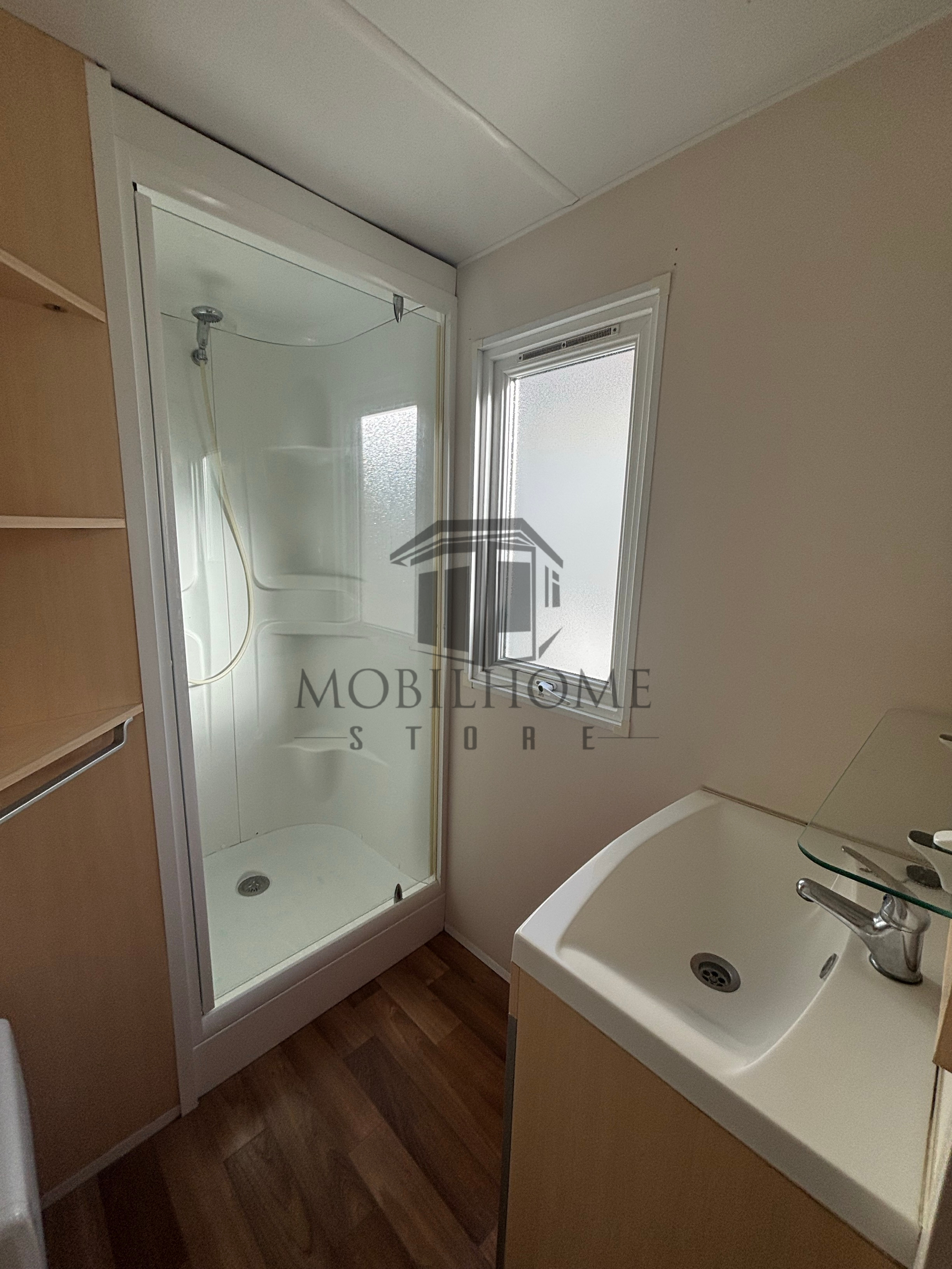 Salle d'eau du mobil-home IRM SUPER TITANIA 3 CH