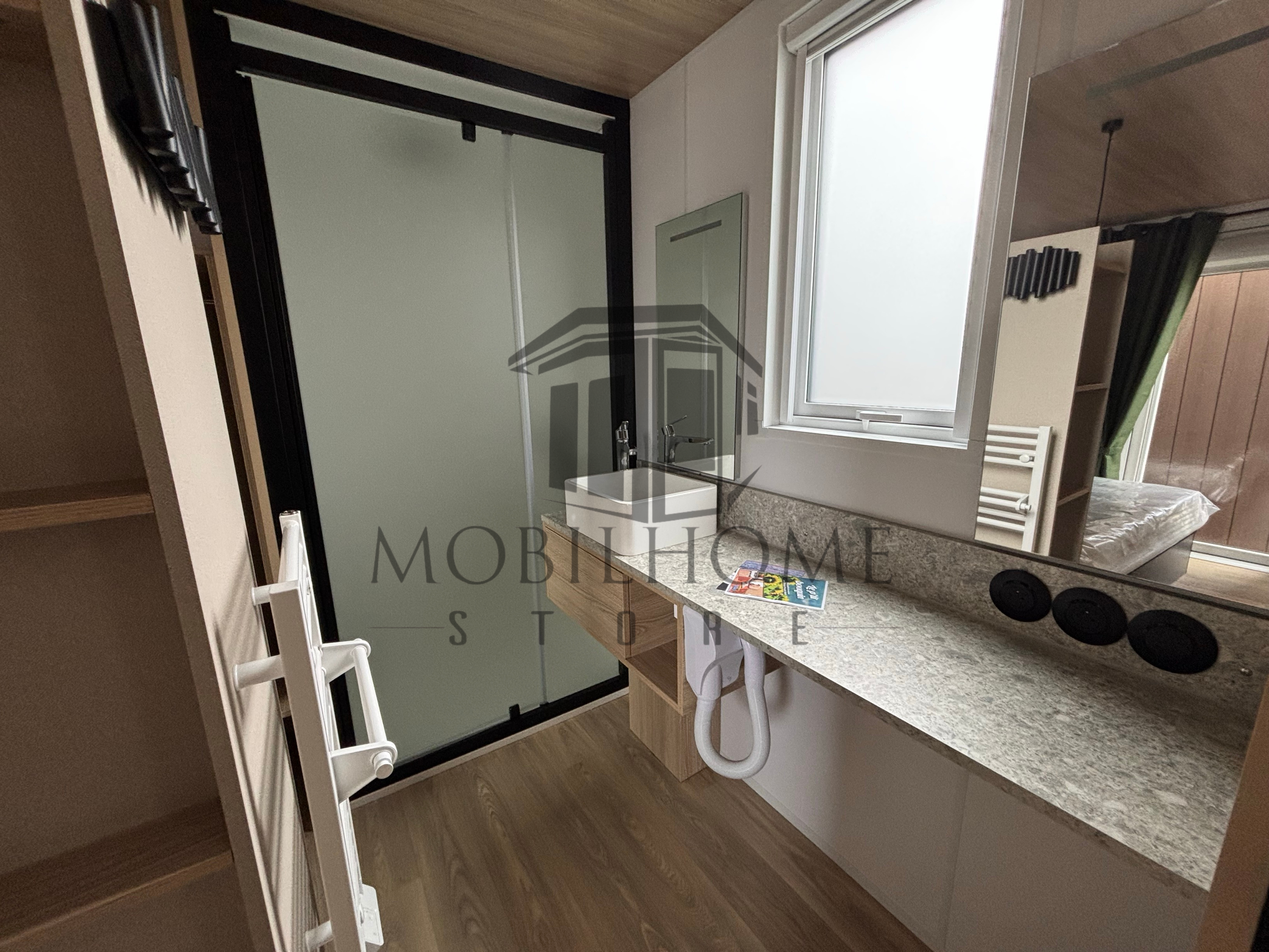 Salle d'eau du mobil-home LOUISIANE TAOS F4