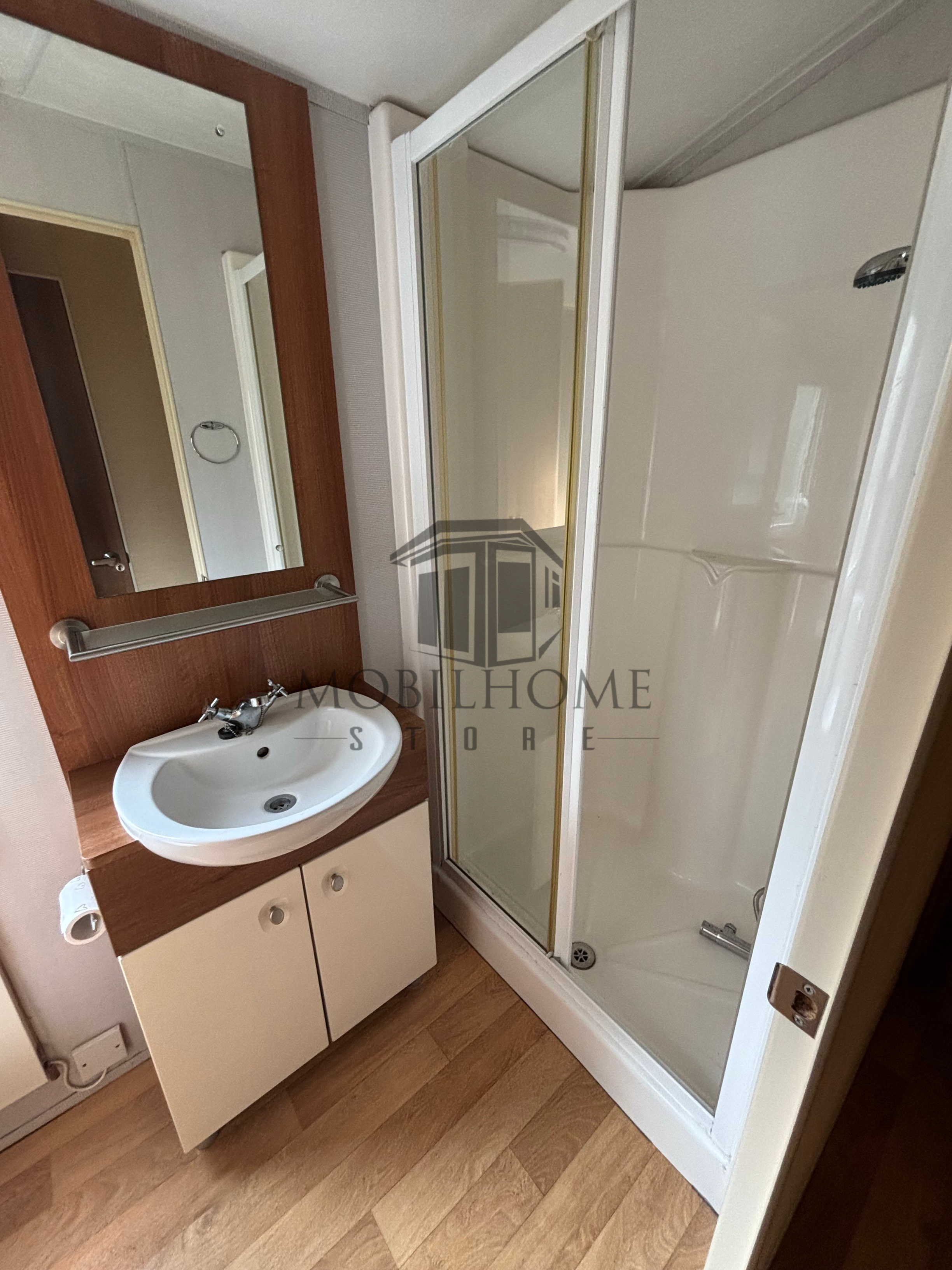 Salle d'eau du mobil-home P163