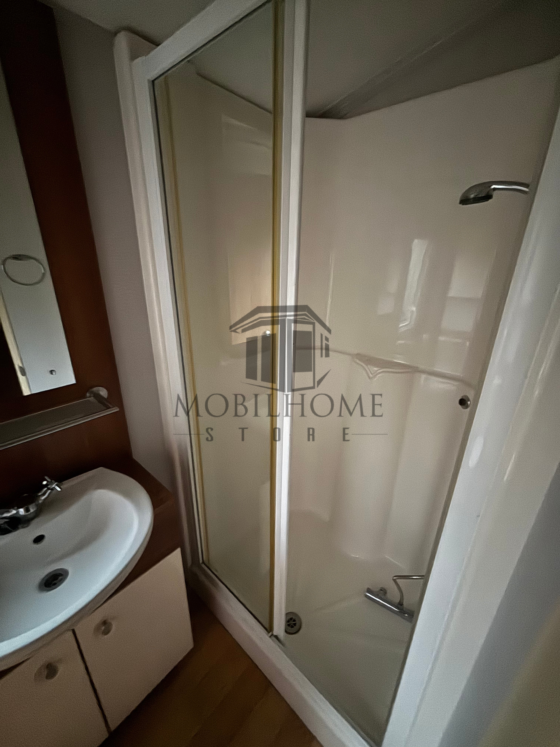 Salle d'eau du mobil-home P167