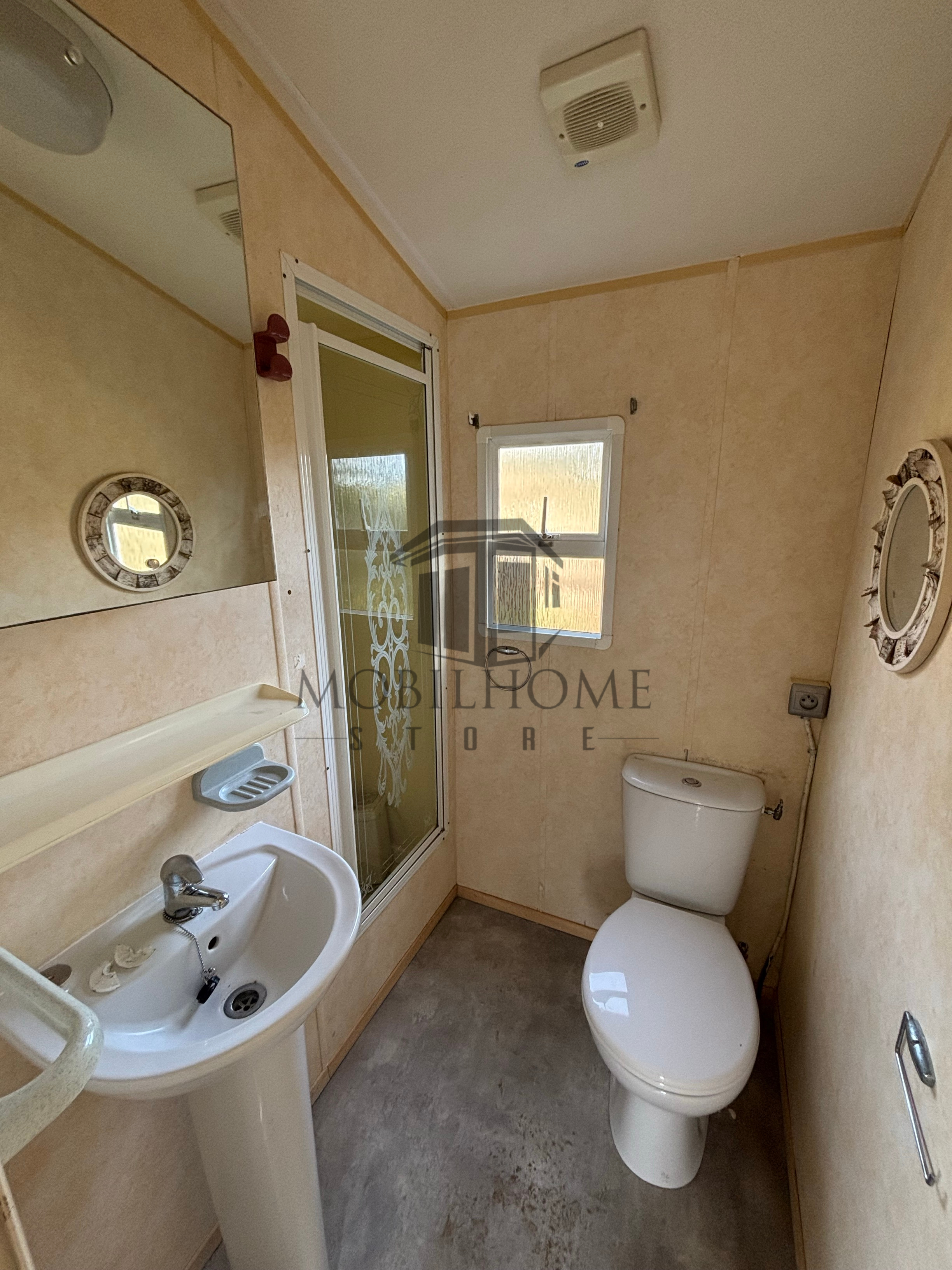 Salle d'eau du mobil-home P36B