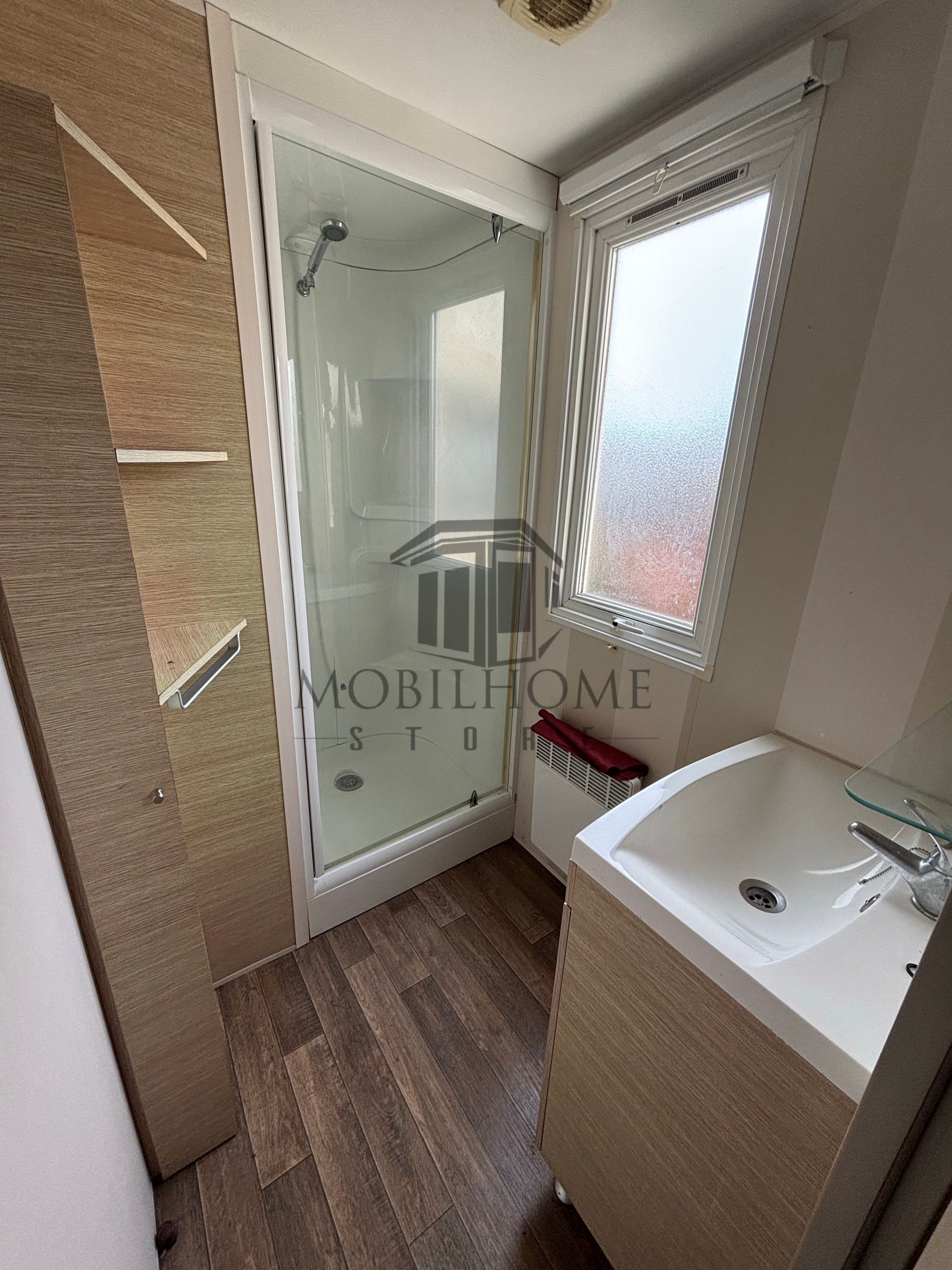 Salle d'eau du mobil-home P89