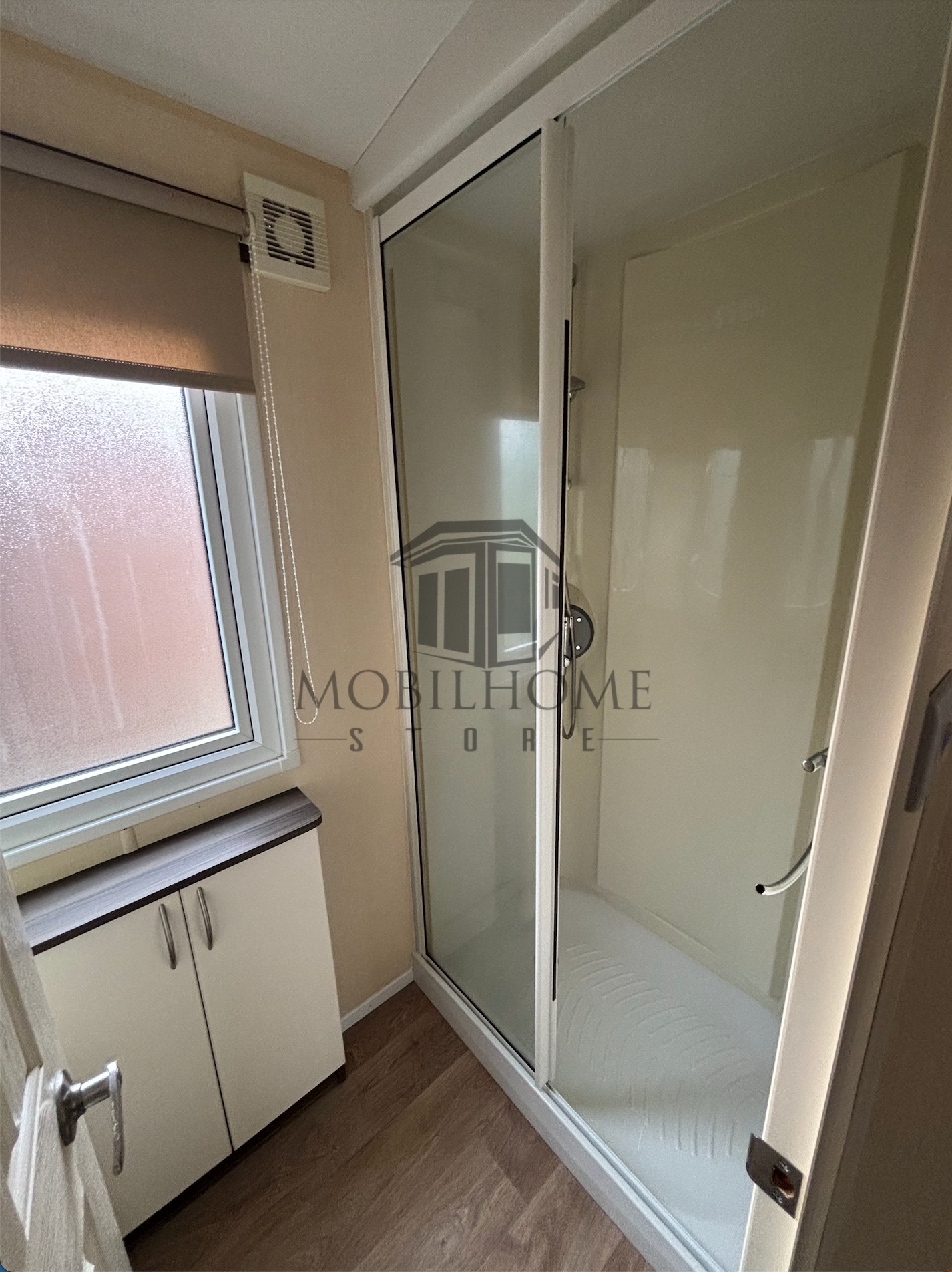 Salle d'eau du mobil-home REGAL VILLA