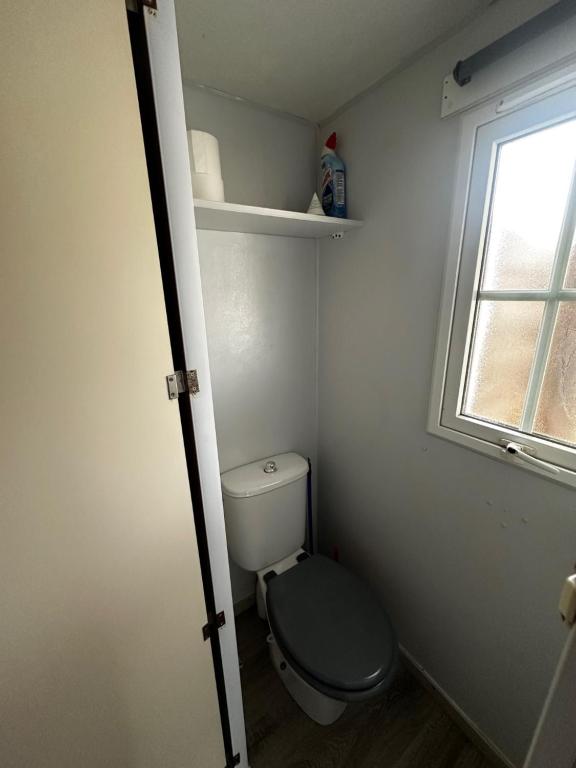 Toilette du mobil-home Brocolis