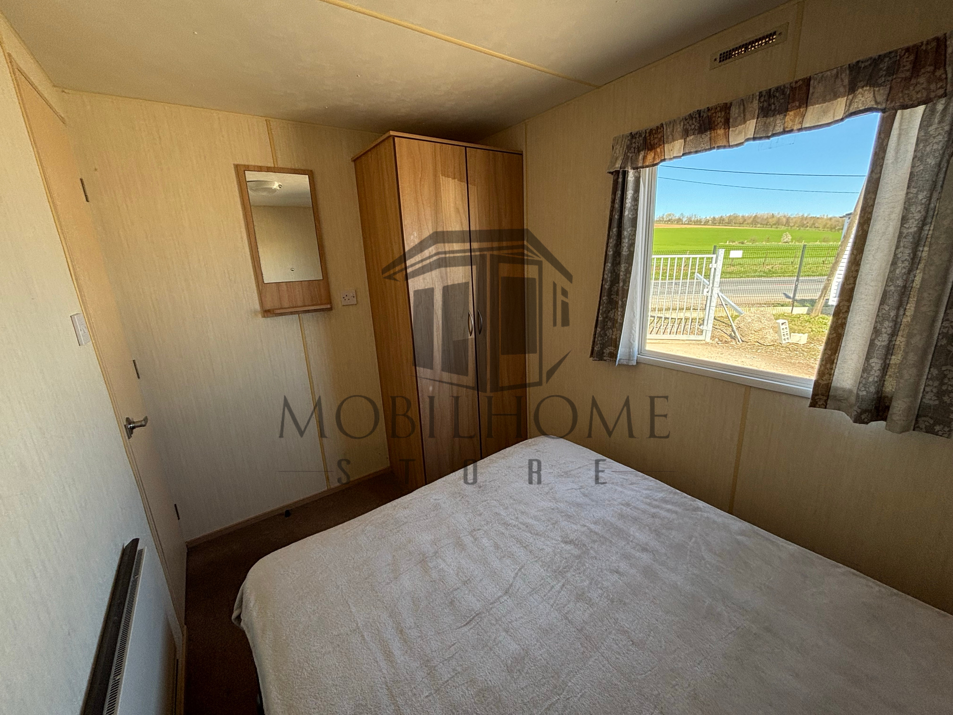 Vue de la chambre parentale du mobil-home ABI HORIZON