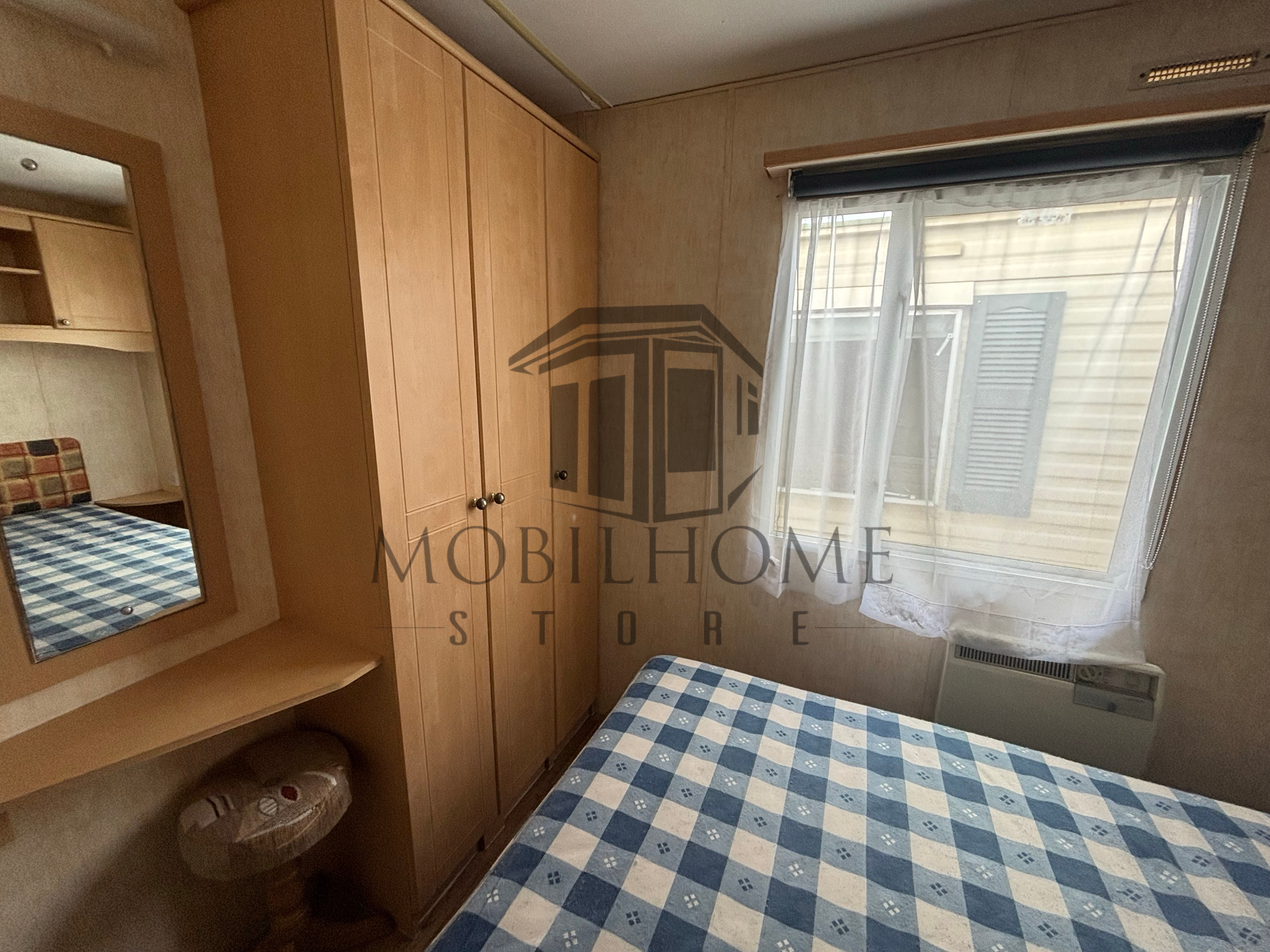 Vue de la chambre parentale du mobil-home BK Parkstone