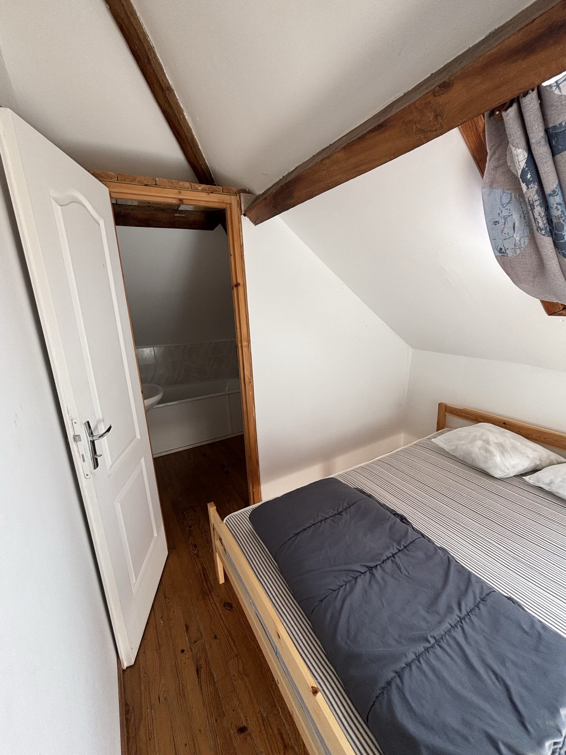 Vue de la chambre parentale du gîte des Ecureuils