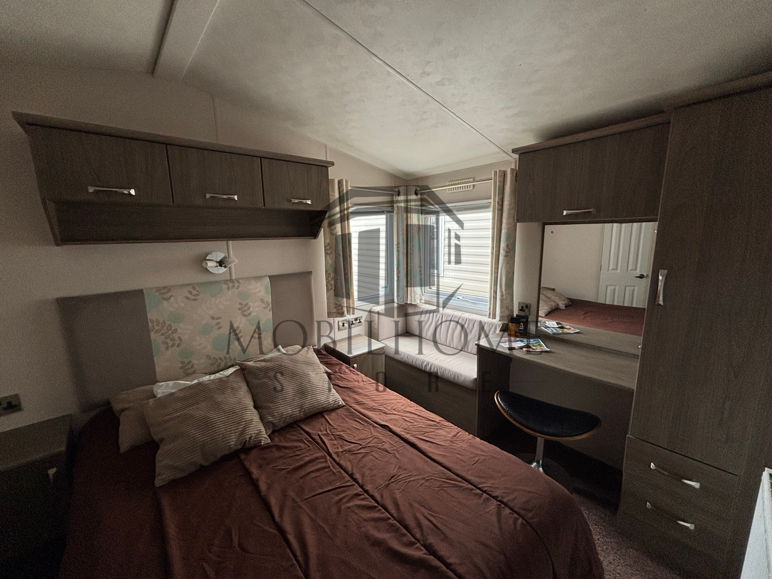 Chambre parentale du mobil-home DELTA MONARCH