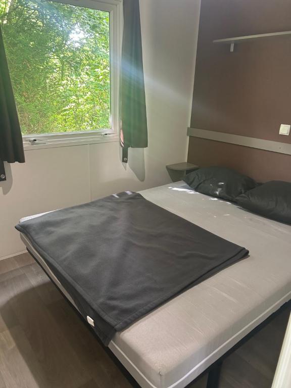Chambre parentale du mobil-home LA VIGIE