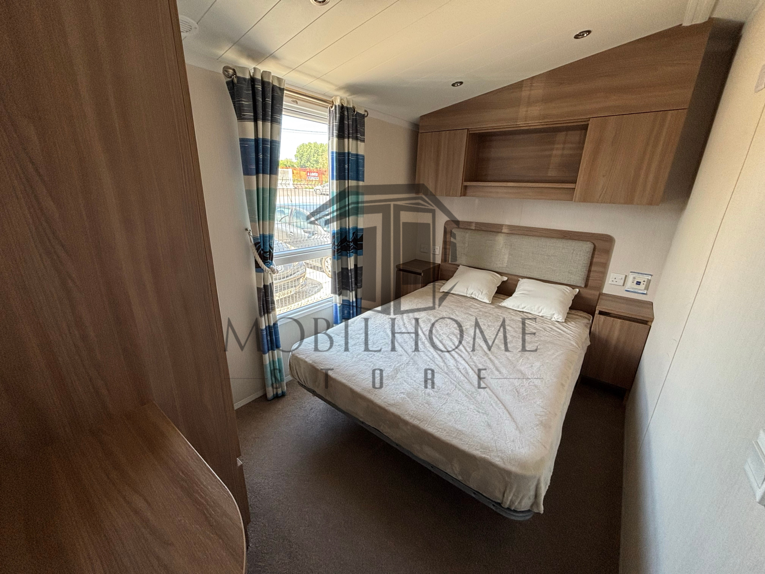 Chambre parentale du mobil-home SWIFT RETREAT