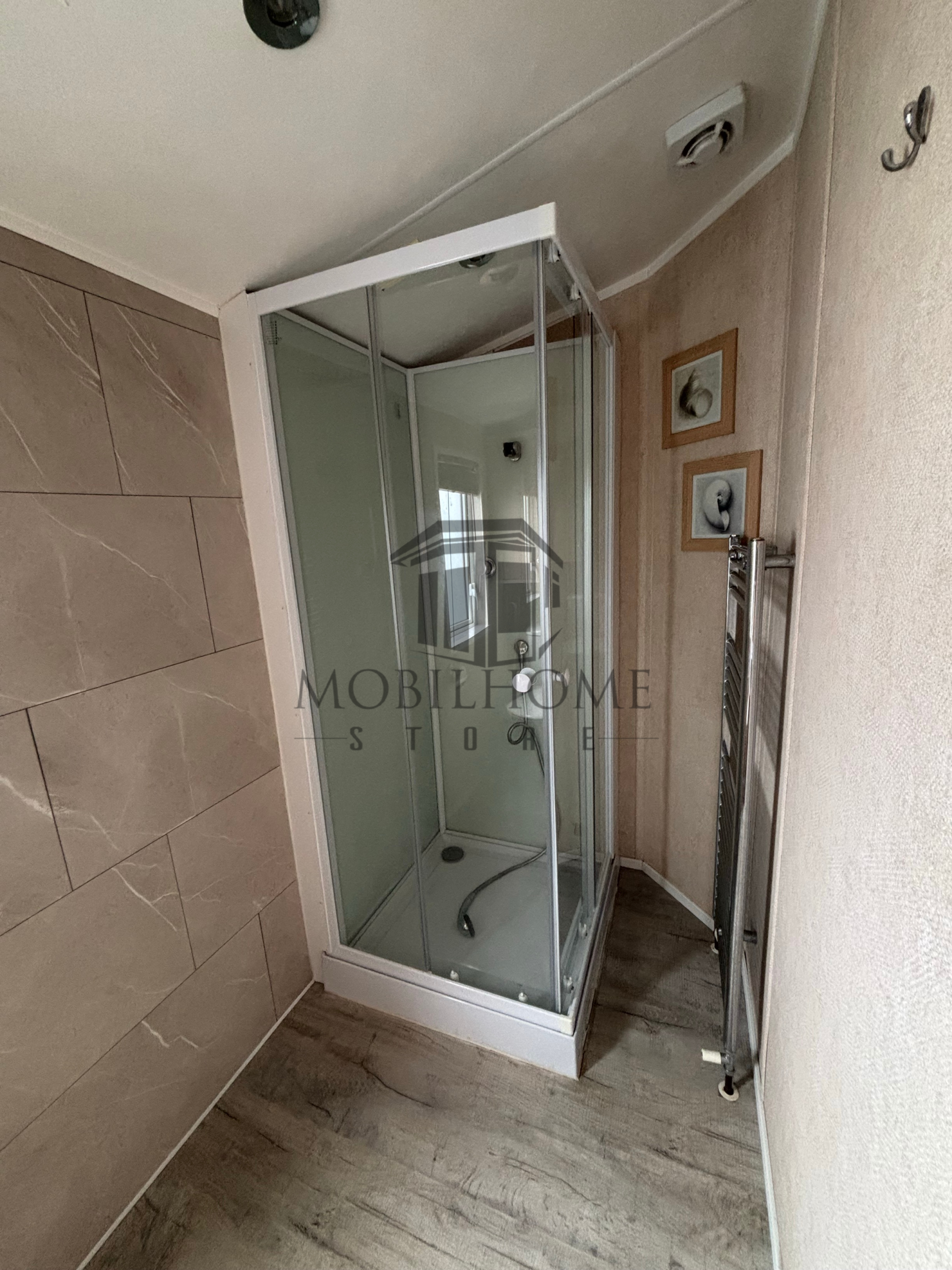 Salle d'eau du mobil-home WILLERBY VOGUE