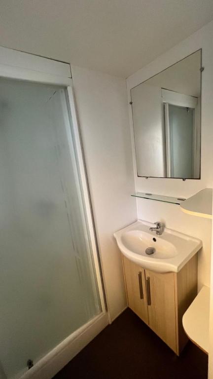 Salle d'eau du mobil-home LE TEMP'O