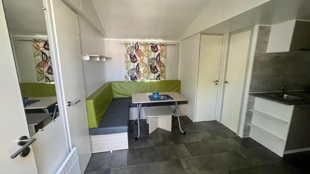 Séjour du mobil-home de L'ICARIUSS