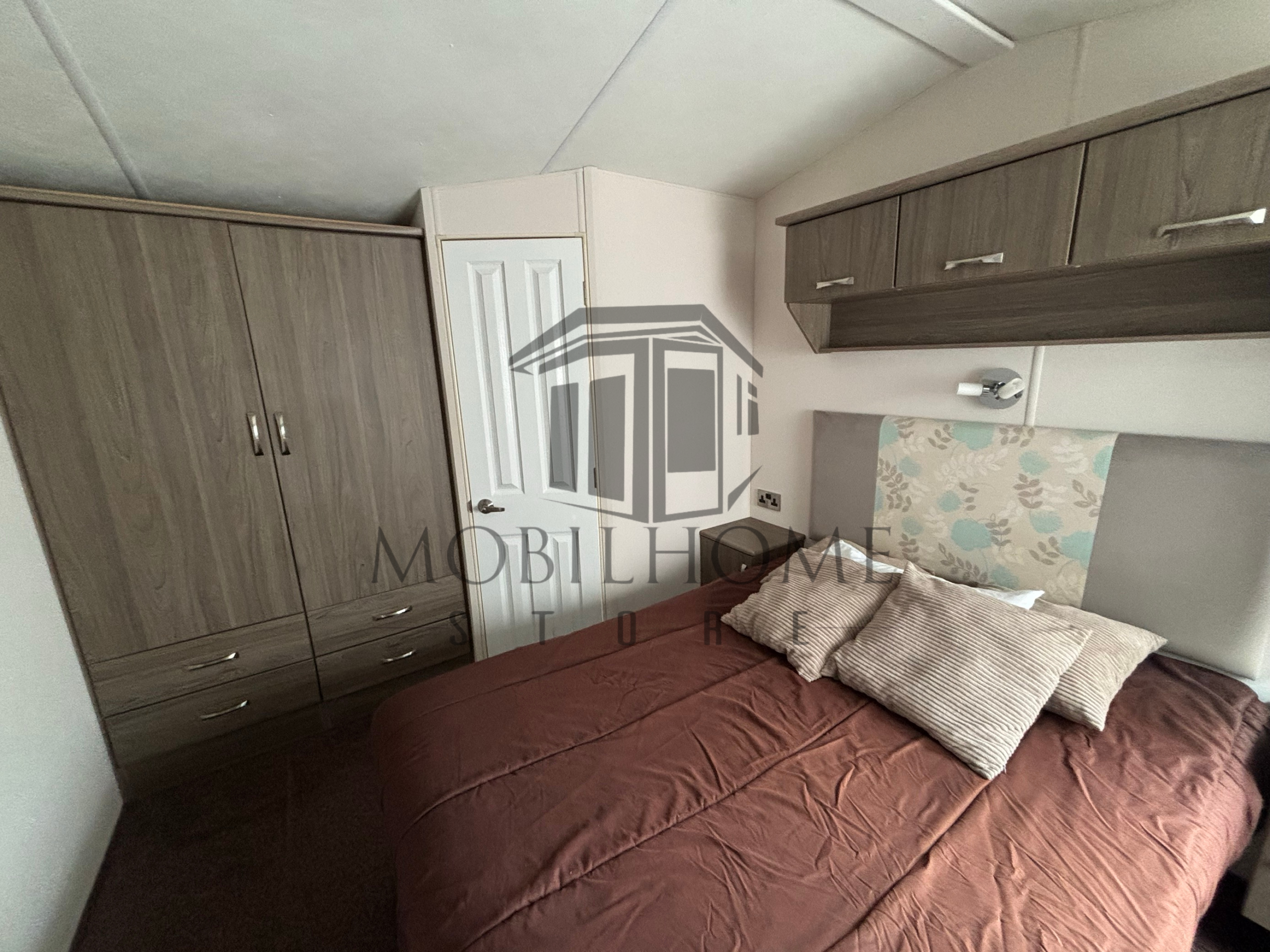 Vue de la chambre parentale du mobil-home DELTA MONARCH