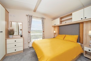 Vue de la chambre parentale du mobil-home WILLOW