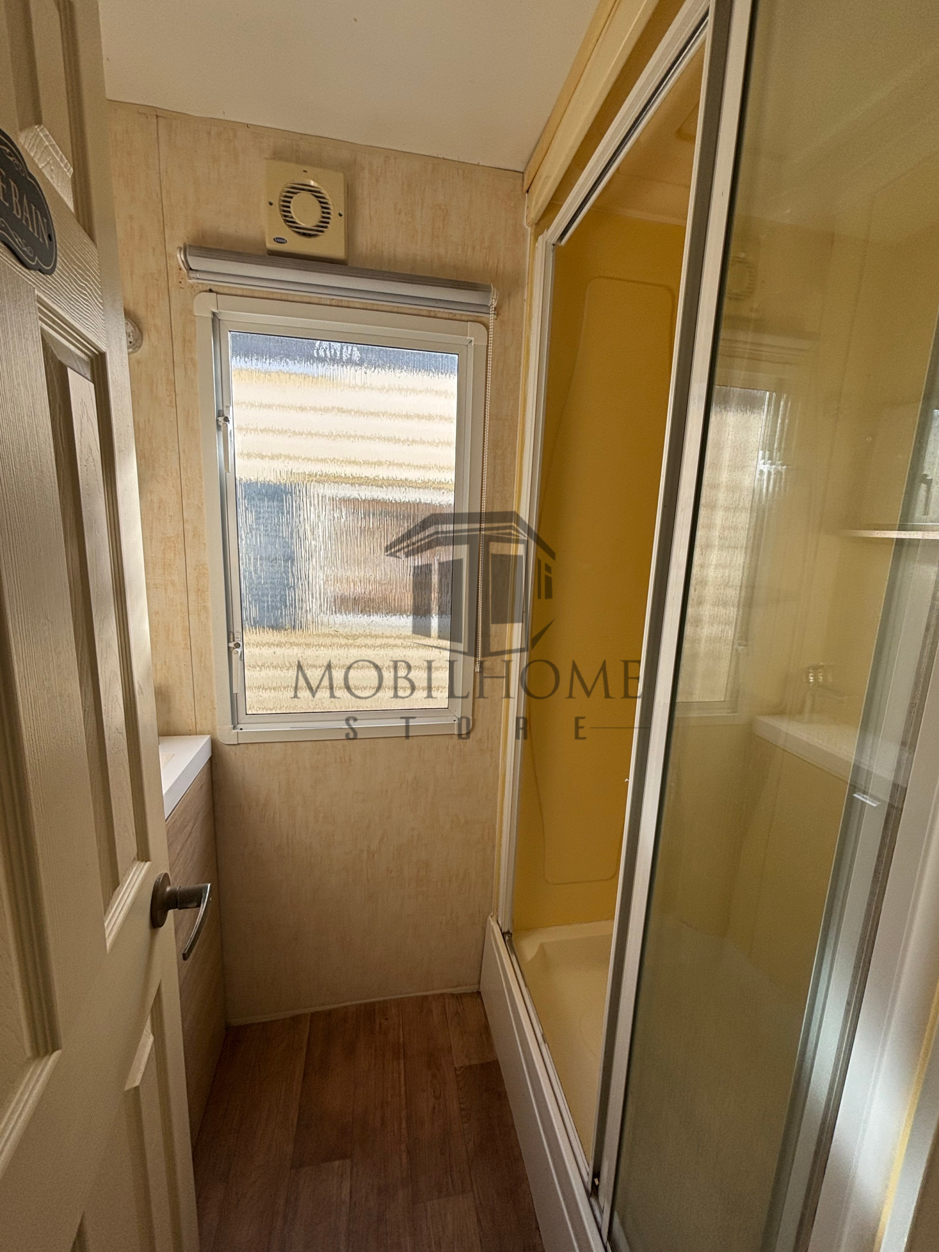 Salle d'eau du mobil-home BK BLUEBIRD PARKSTONE